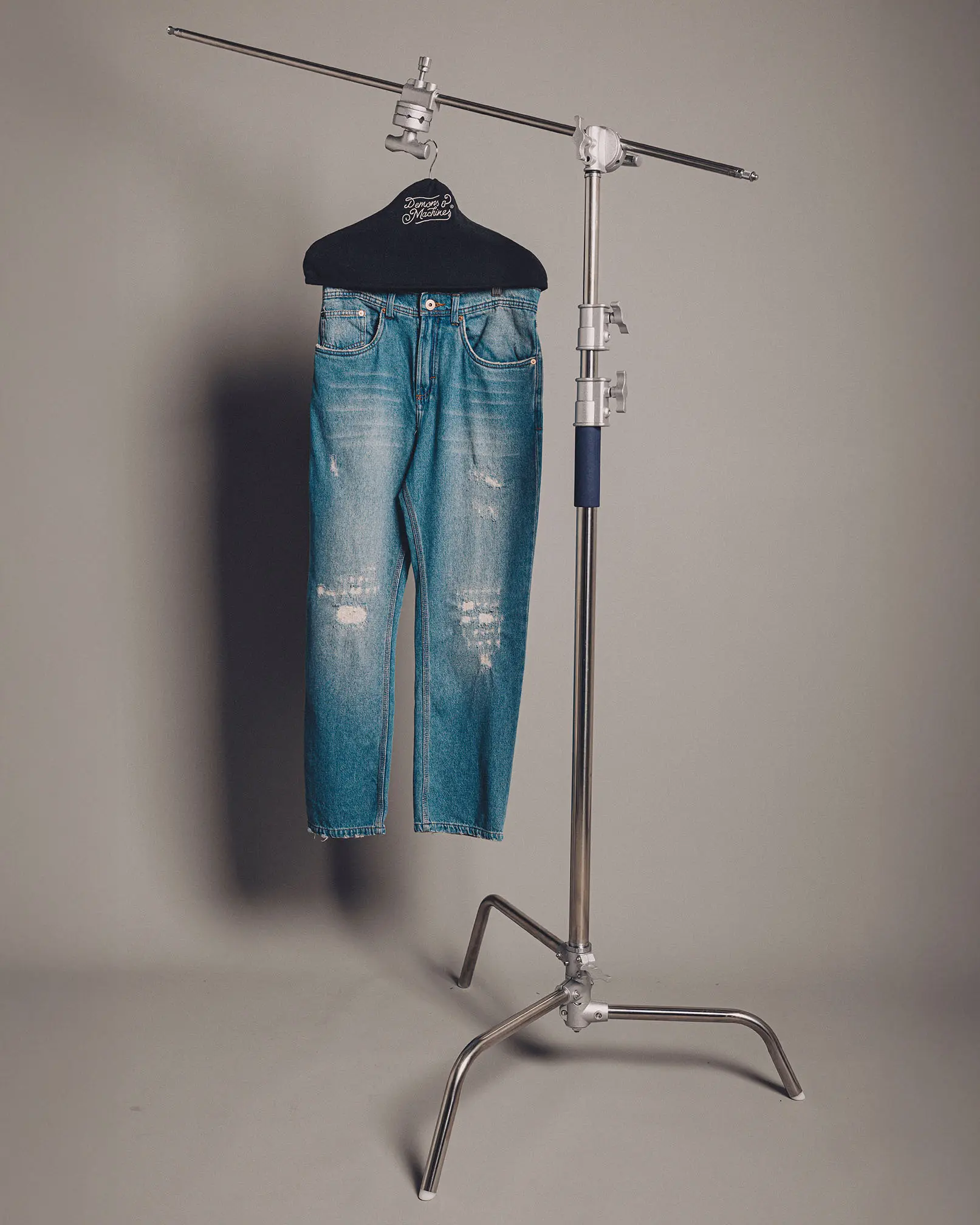 https://demons.readymind.mx/storage/denim/videos-denim/02-1.mp4