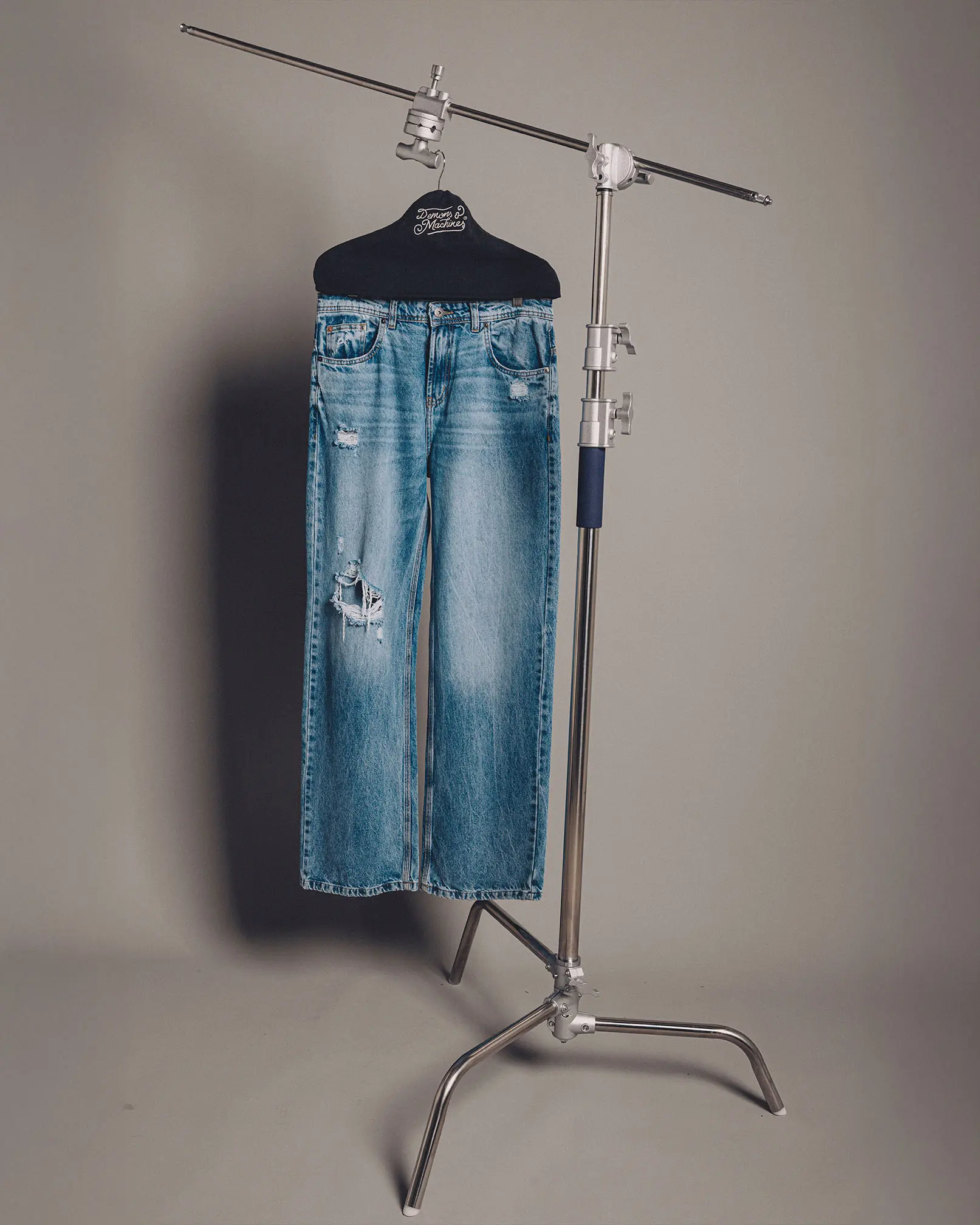 https://demons.readymind.mx/storage/denim/videos-denim/03-1.mp4