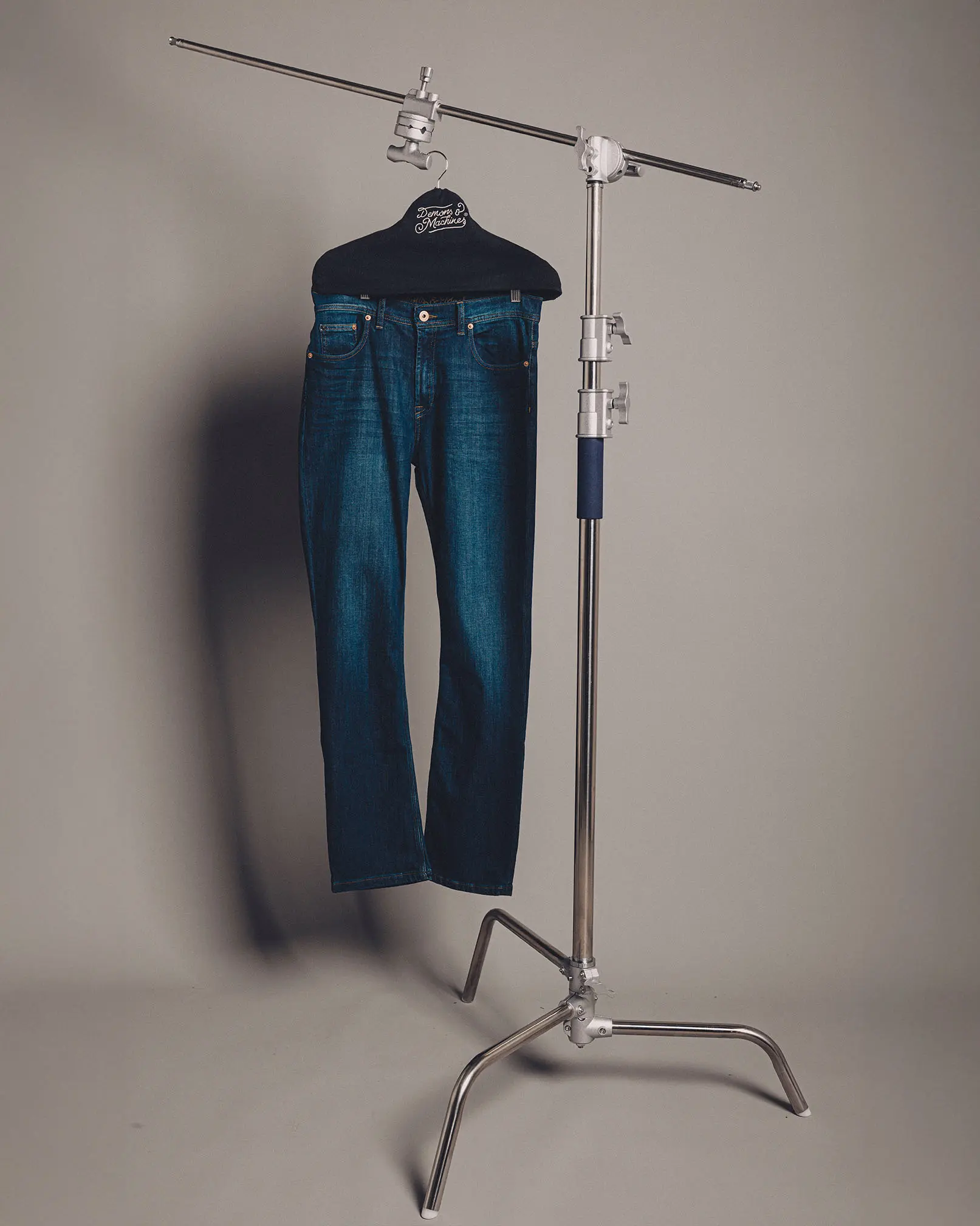 https://demons.readymind.mx/storage/denim/videos-denim/01-1.mp4